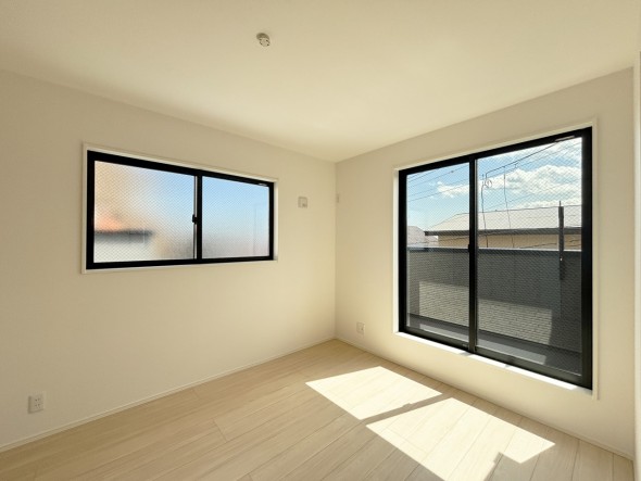 一日の疲れをいやしてくれる主寝室。時を忘れて過ごす場所として過ごせるお部屋です。