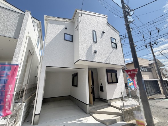爽やかな青空の下に贅沢なほどに降り注ぐ陽光、豊かな居住性と、クオリティが見事に調和した住空間は、住まうことの喜びを感じさせてくれ
