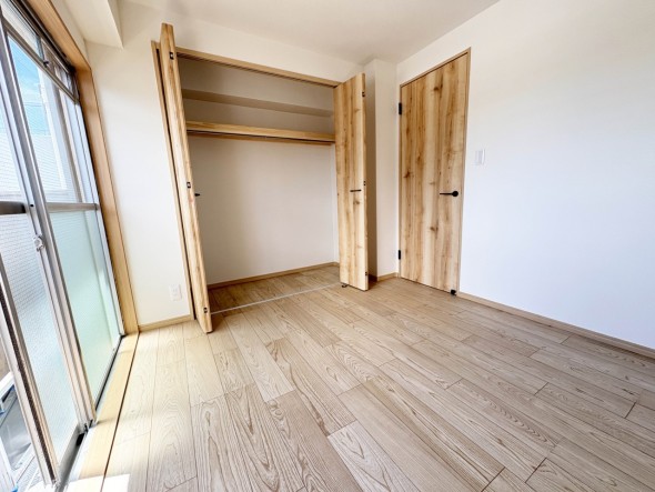 フローリングの部屋は清潔感があり、日々のお掃除も楽で助かります。
