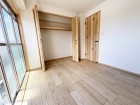 フローリングの部屋は清潔感があり、日々のお掃除も楽で助かります。