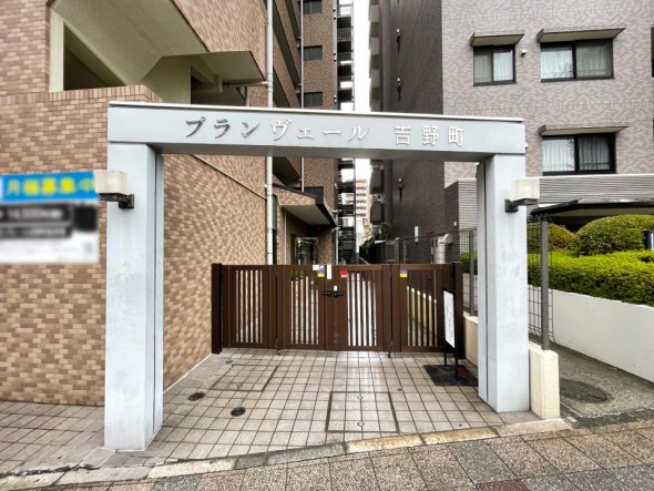 マンション入口部分です。