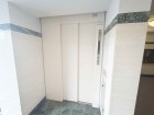 エレベーター付きのマンションです。