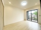 洋室6帖。明るくあたたかな居室では、朝の目覚めも気持ちよく起きられます。