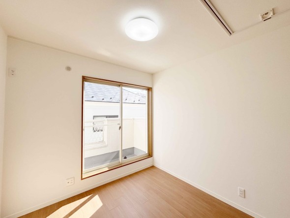 明るくあたたかな居室では、朝の目覚めも気持ちよく起きられます。