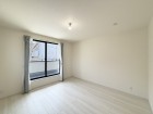 一日の疲れをいやしてくれる主寝室。時を忘れて過ごす場所として過ごせるお部屋です。