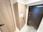 玄関横にはシューズボックスもございます。