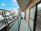 日差しの差し込むバルコニー