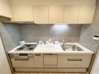 使い勝手の良い設備のキッチンで効率よくお料理もできます。