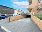 敷地内駐車場もございます。空き状況等はお気軽にお問い合わせください。