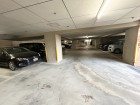 敷地内駐車場がございます。空き状況等に関しましてはお気軽にお問い合わせください。
