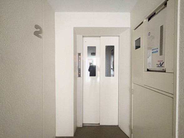 エレベーター付きのマンションです。