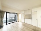 LDK14.6帖。のびのびとくつろげるリビングは、コミュニケーションの場として、みんなが集まる一番の場所に。