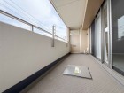 日差しの差し込むバルコニー