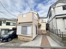 爽やかな青空の下に贅沢なほどに降り注ぐ陽光、豊かな居住性と、クオリティが見事に調和した住空間は、住まうことの喜びを感じさせてくれ