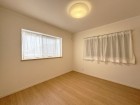 一日の疲れをいやしてくれる主寝室。時を忘れて過ごす場所として過ごせるお部屋です。