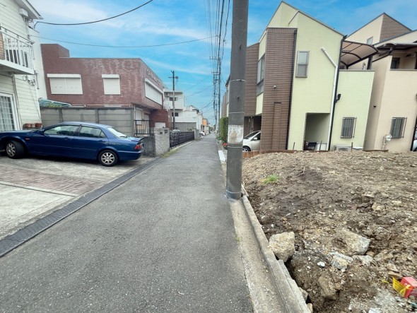整備された前面道路です。