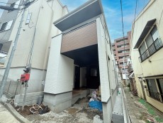 爽やかな青空の下に贅沢なほどに降り注ぐ陽光、豊かな居住性と、クオリティが見事に調和した住空間は、住まうことの喜びを感じさせてくれ