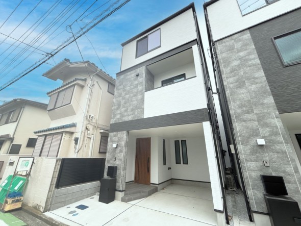 爽やかな青空の下に贅沢なほどに降り注ぐ陽光、豊かな居住性と、クオリティが見事に調和した住空間は、住まうことの喜びを感じさせてくれ
