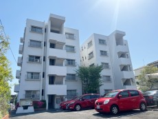 爽やかな青空の下に贅沢なほどに降り注ぐ陽光、豊かな居住性と、クオリティが見事に調和した住空間は、住まうことの喜びを感じさせてくれ