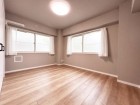 洋室7.8帖。一日の疲れをいやしてくれる主寝室。時を忘れて過ごす場所として過ごせるお部屋です。
