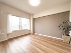 洋室6帖。明るくあたたかな居室では、朝の目覚めも気持ちよく起きられます。