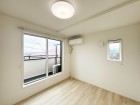 洋室6帖。明るくあたたかな居室では、朝の目覚めも気持ちよく起きられます。