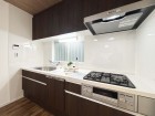 使い勝手の良い設備のキッチンで効率よくお料理もできます。