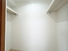 たっぷり入るウォークインクローゼットは奥行きがあるのでたくさん収納できます。