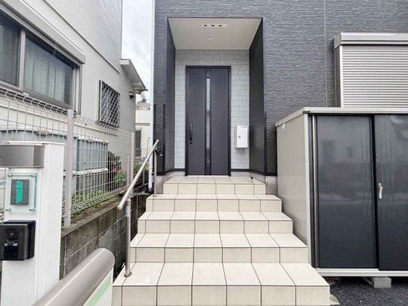 居住者の帰り、訪れる方を優しく迎え、やすらぎに満ちた生活空間を予感させる。健やかな暮らしを楽しめそう。