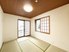 和室6.1帖。客間やお子様の遊び場として多用途にお使い頂けます。  