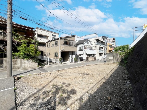 建築条件なしの売地です。お好きなハウスメーカーで建築していただけます。
