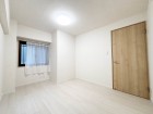 洋室5.1帖。一日の疲れをいやしてくれる主寝室。時を忘れて過ごす場所として過ごせるお部屋です。