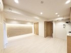自然光が入りやすい明るいダイニング。