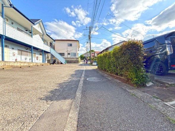 整備された前面道路です。