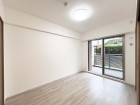 洋室6帖。明るくあたたかな居室では、朝の目覚めも気持ちよく起きられます。
