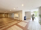 広々としたエントランスホール。