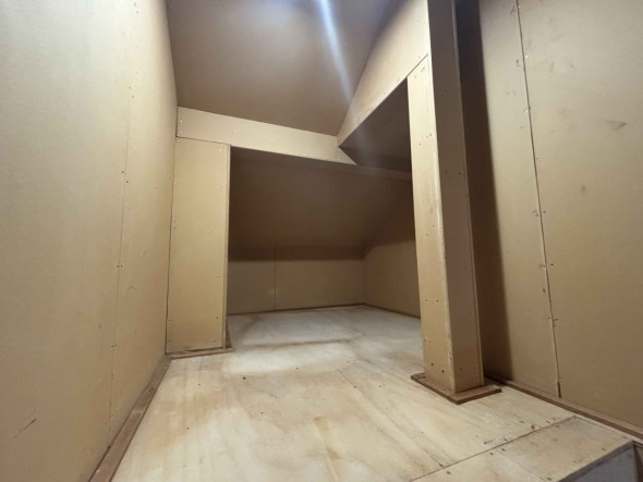 屋根裏収納