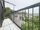 日差しの差し込むバルコニー
