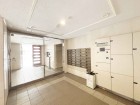 お客様をお迎えするエントランスは落ち着いた雰囲気。