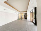 お客様をお迎えする玄関は落ち着いた雰囲気。帰り着くたびに洗練されたテイストの空間に迎えられ誇りと喜びを感じる玄関まわりです。