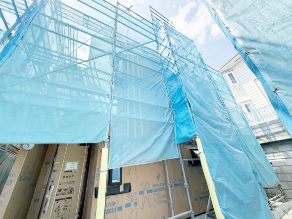 日当たりの良さが外観からも伝わります！建物の完成が待ち遠しいですね。