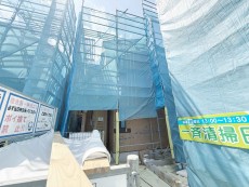 爽やかな青空の下に贅沢なほどに降り注ぐ陽光、豊かな居住性と、クオリティが見事に調和した住空間は、住まうことの喜びを感じさせてくれ