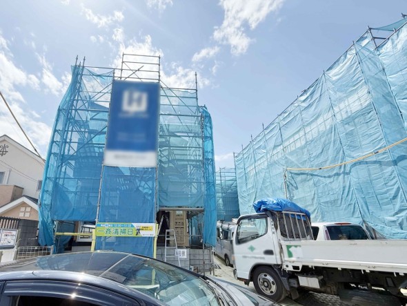 爽やかな青空の下に贅沢なほどに降り注ぐ陽光、豊かな居住性と、クオリティが見事に調和した住空間は、住まうことの喜びを感じさせてくれ