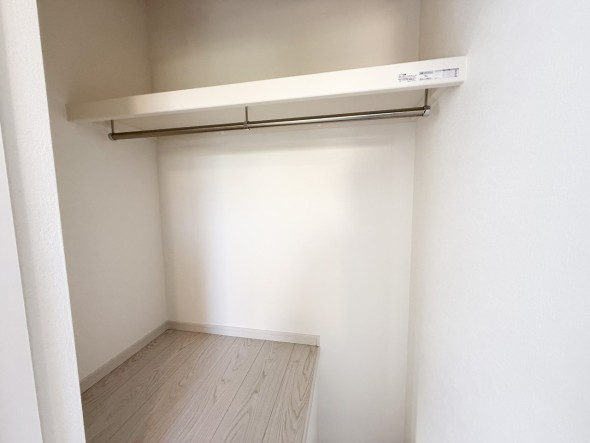 各居室にしっかりサイズの収納がございます。