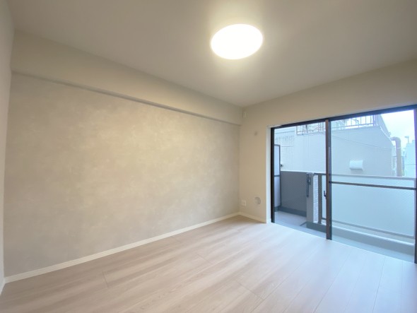 一日の疲れをいやしてくれる主寝室。時を忘れて過ごす場所として過ごせるお部屋です。