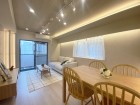 自然光が入りやすい明るいダイニング。