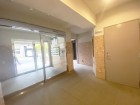 お客様をお迎えする玄関は落ち着いた雰囲気。帰り着くたびに洗練されたテイストの空間に迎えられ誇りと喜びを感じる玄関まわりです。