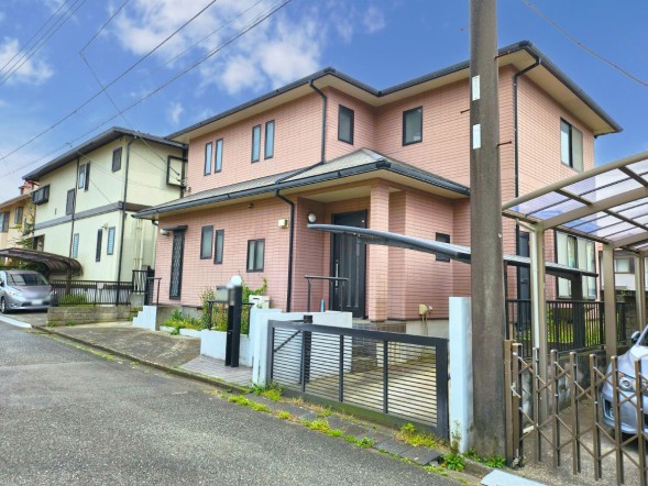 周辺は閑静な住宅街につき落ち着いた環境です。