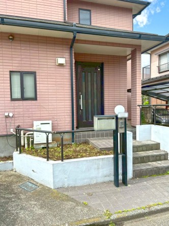 居住者の帰り、訪れる方を優しく迎え、やすらぎに満ちた生活空間を予感させる。健やかな暮らしを楽しめそう。