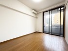 一日の疲れをいやしてくれる主寝室。時を忘れて過ごす場所として過ごせるお部屋です。